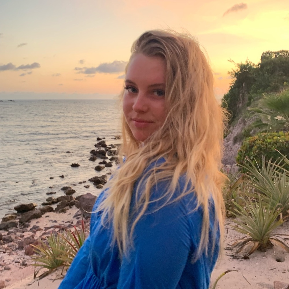 Meet your Posher, Elise